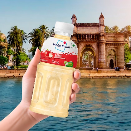 Mogu Mogu Apple Juice with 25% NATA De Coco – 320ml